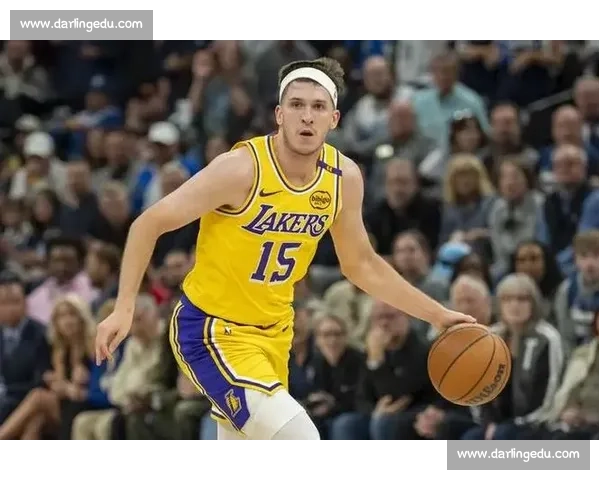 雷迪克评里夫斯:造犯规能力进阶,伸手即中招 雷迪克评里夫斯:造犯规能力进阶,伸手即中招