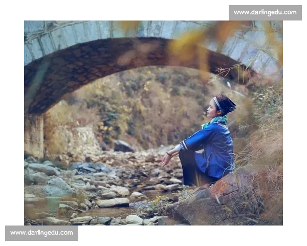 山海织锦:红衫遇蓝裙的跨洋邂逅 山海织锦:红衫遇蓝裙的跨洋邂逅