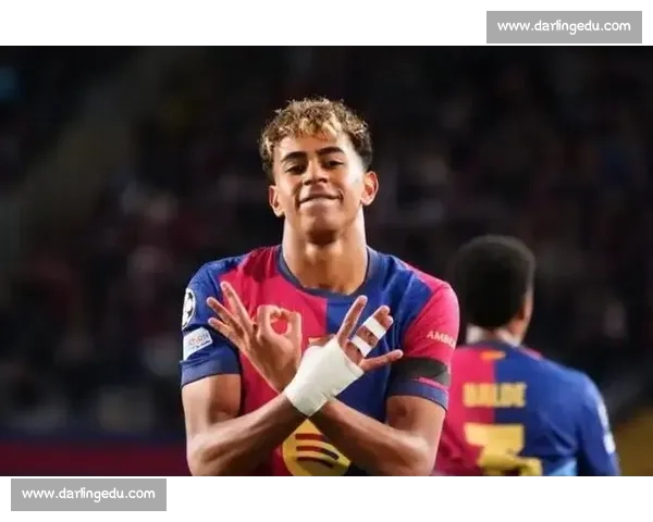 莱万亚马尔冰释前嫌!巴萨锋线 “新老少配” 重铸默契利刃 莱万亚马尔冰释前嫌!巴萨锋线 “新老少配” 重铸默契利刃