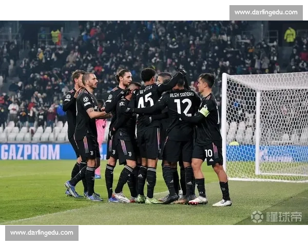 博努奇社交媒体发文引关注：慈善赛飞铲争议后与霍顿合影互动