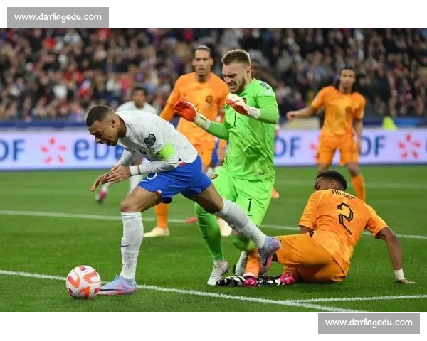 法国对阵荷兰比赛回看技战术解析与关键瞬间全景复盘深度观察与走势判断